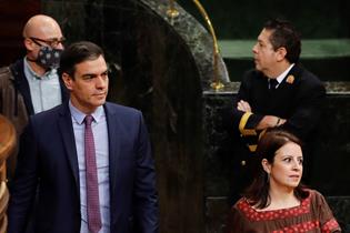 El presidente del Gobierno, Pedro Sánchez, a su llegada al Hemiciclo