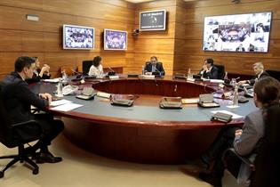 Reunión extraordinaria del Consejo de Ministros, en la que algunos miembros participan de forma telemática y otros, presencial