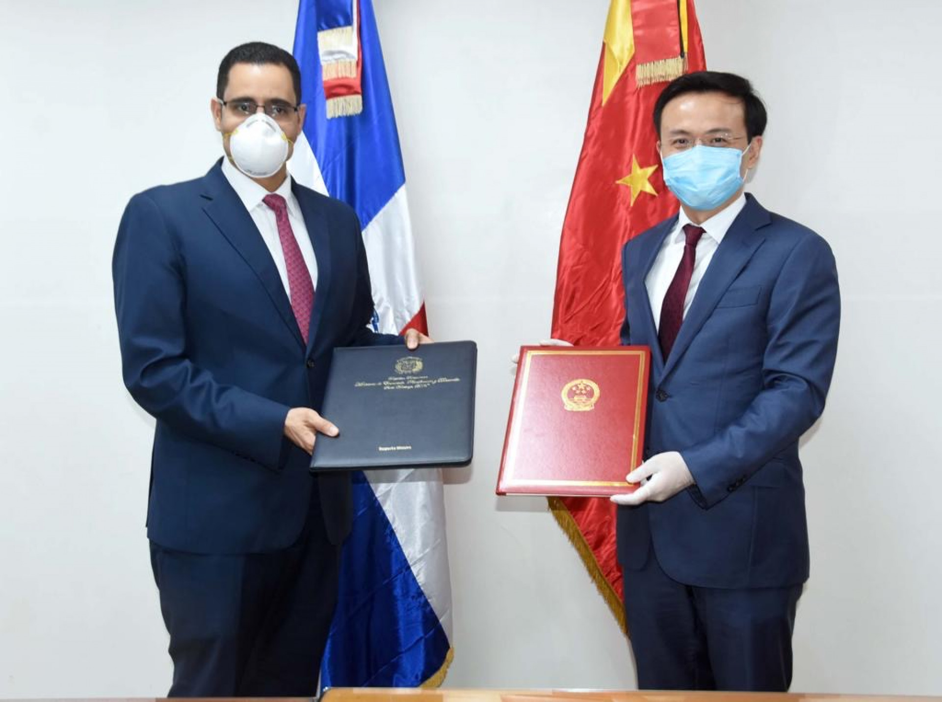 REPÚBLICA DOMINICANA: República Popular China dona a RD lote de materiales antiepidémicos por valor de 700, 000 yuanes RMB para combatir el COVID-19