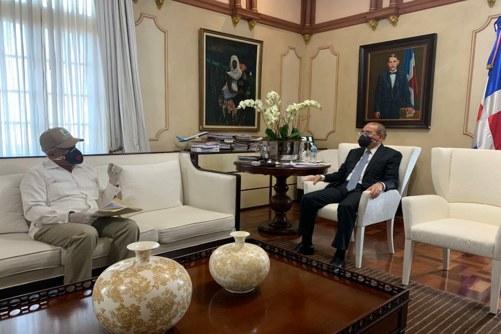 REPÚBLICA DOMINICANA: Tras presentar informe semanal a Danilo Medina, Osmar Benítez anuncia cosecha récord arroz en RD para mayo: más de 8 millones de quintales