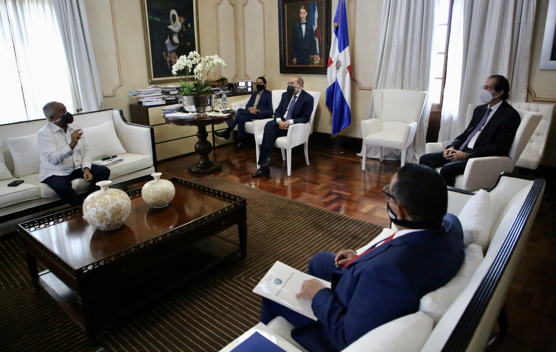 REPÚBLICA DOMINICANA: Presidente se reúne con funcionarios sector agropecuario, pasa balance a disponibilidad alimentos y adopta medidas en favor de productores