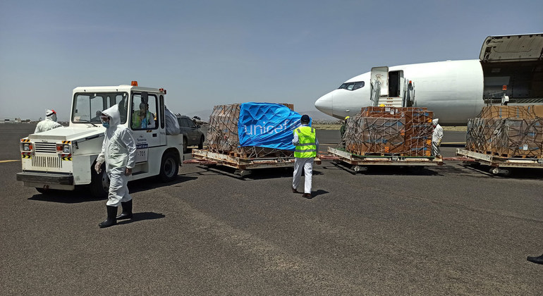 Para responder a la propagación del coronavirus en Yemen, UNICEF entrega suministros médicos esenciales