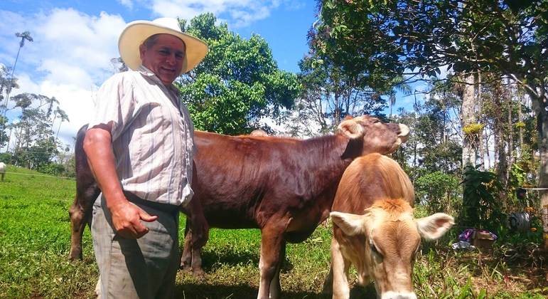 Un ganadero ecuatoriano, ejemplo de solidaridad en el contexto de la pandemia del coronavirus