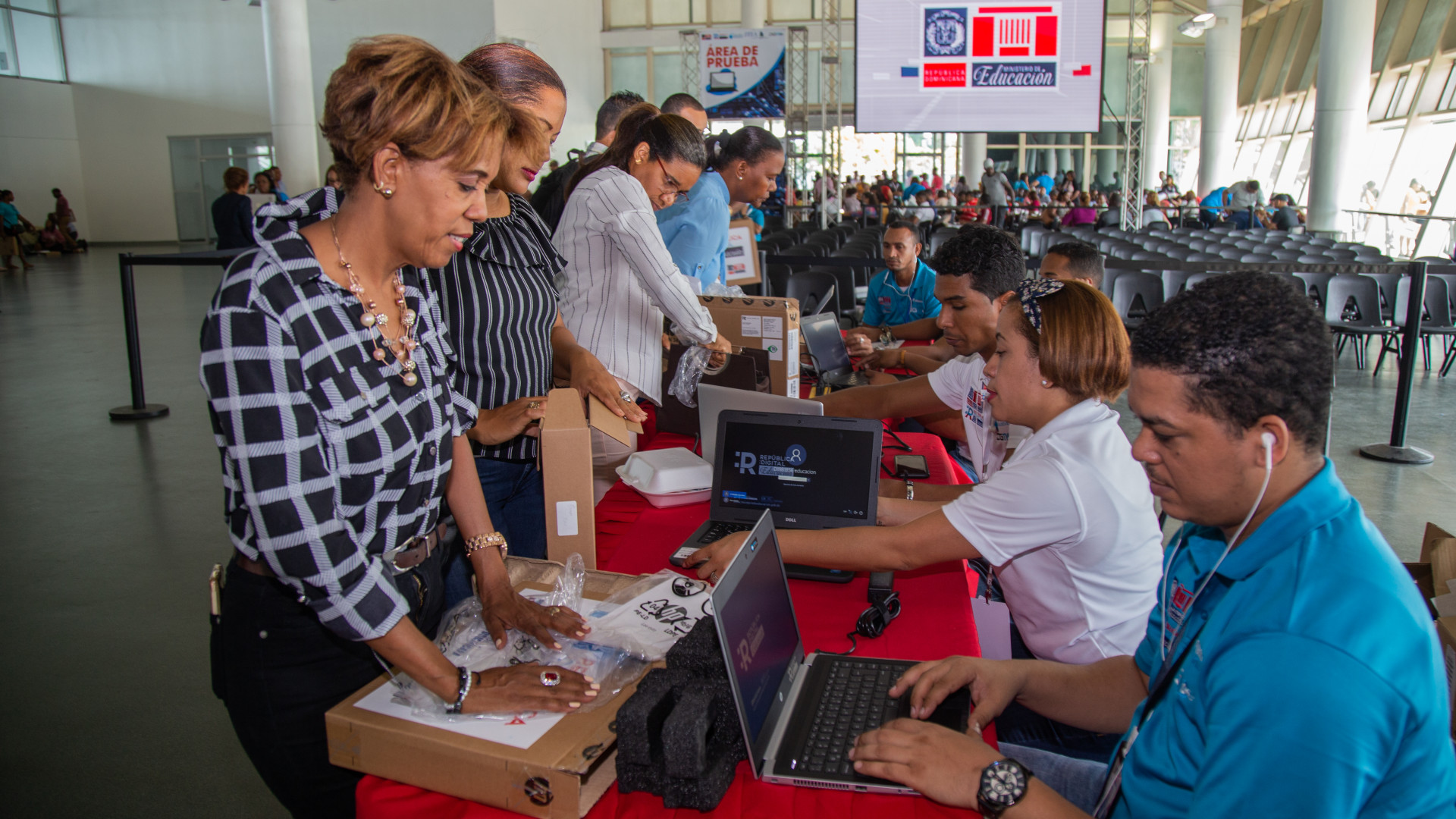 REPÚBLICA DOMINICANA: Salarios de maestros de inicial y básica aumentan 97% y los de nivel medio 103%, durante gobierno de Danilo Medina