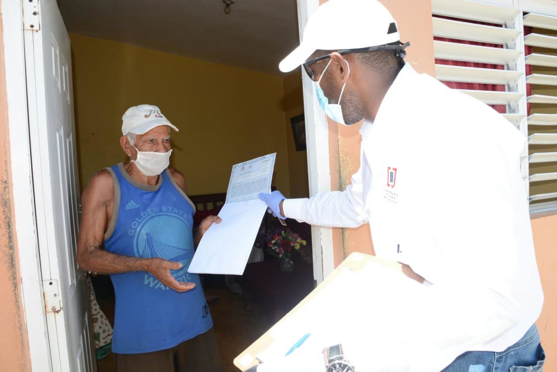 REPÚBLICA DOMINICANA: Gobierno completa la entrega, casa por casa, de 2,047 títulos de propiedad en Nagua y Cabrera