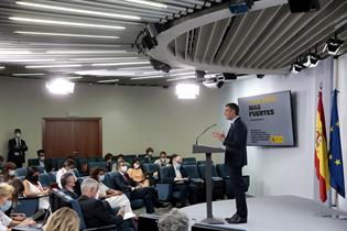 El presidente del Gobierno, Pedro Sánchez, durante su comparecencia en la sala de prensa de La Moncloa