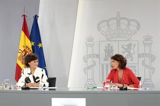 La vicepresidenta primera del Gobierno, Carmen Calvo, y la portavoz, María Jesús Montero