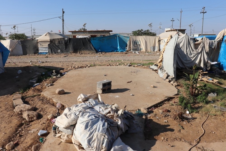 Un cobijo para desplazados desmantelado en el campo de Laylan, tras el retorno de sus ocupantes a su lugar de origen