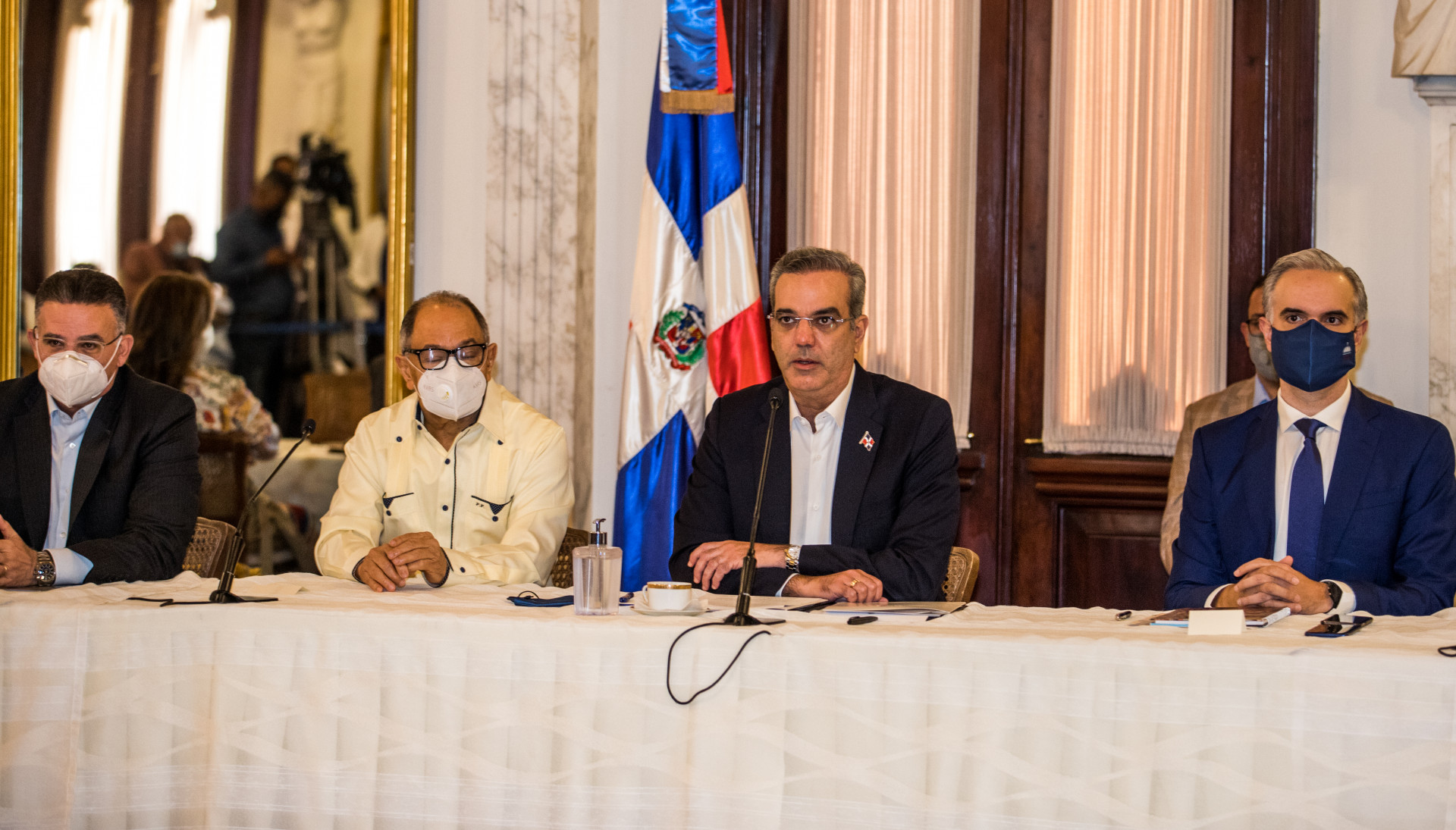 REPÚBLICA DOMINICANA: Presidente Abinader crea fondo especial para pagar regalía de empleados en FASE I, por un valor de 2,300 millones de pesos