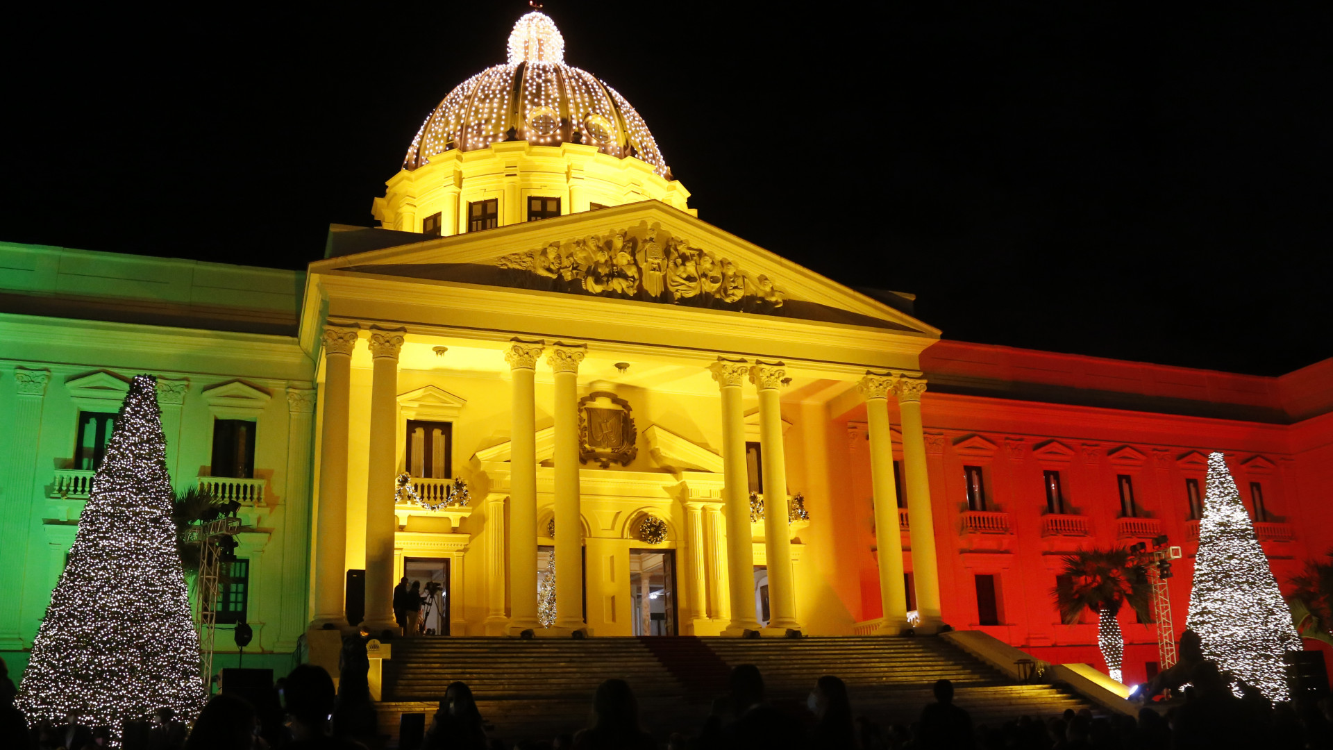 REPÚBLICA DOMINICANA: Inicia la Navidad en el Palacio Nacional con el encendido del árbol