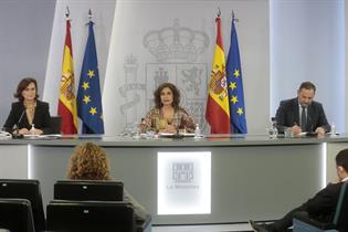 Carmen Calvo, María Jesús Montero y José Luis Ábalos durante la rueda de prensa posterior al Consejo de Ministros