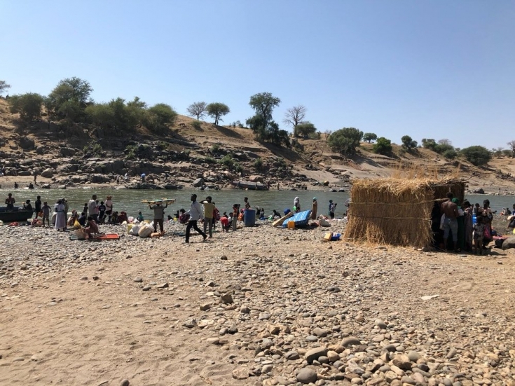Cruce fronterizo de Hamadayet, donde los refugiados de Etiopía cruzan el río para entrar en Sudán.