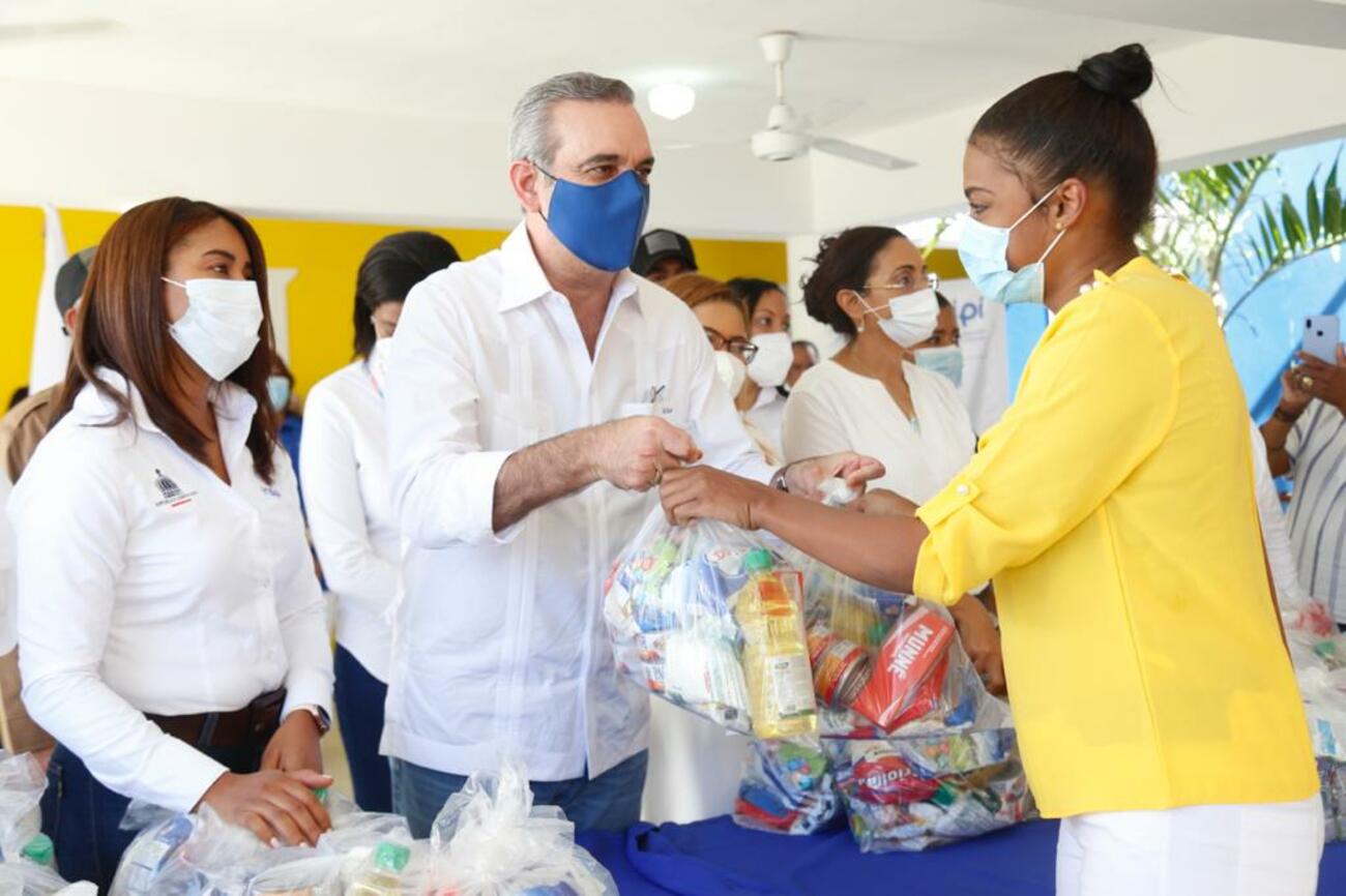 REPÚBLICA DOMINICANA: Presidente Abinader anuncia 1,600 viviendas para Azua y entrega centro de aislamiento para pacientes de COVID-19