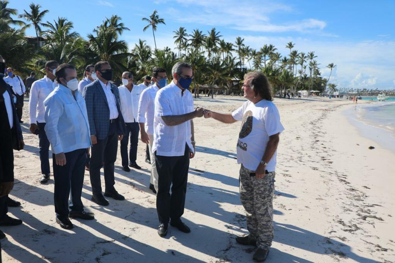REPÚBLICA DOMINICANA: Presidente Abinader anuncia construcción de barreras contra el sargazo y plan de regeneración de playas