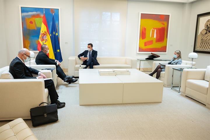 El presidente Pedro Sánchez y el ministro turco de Asuntos Exteriores, durante su reunión