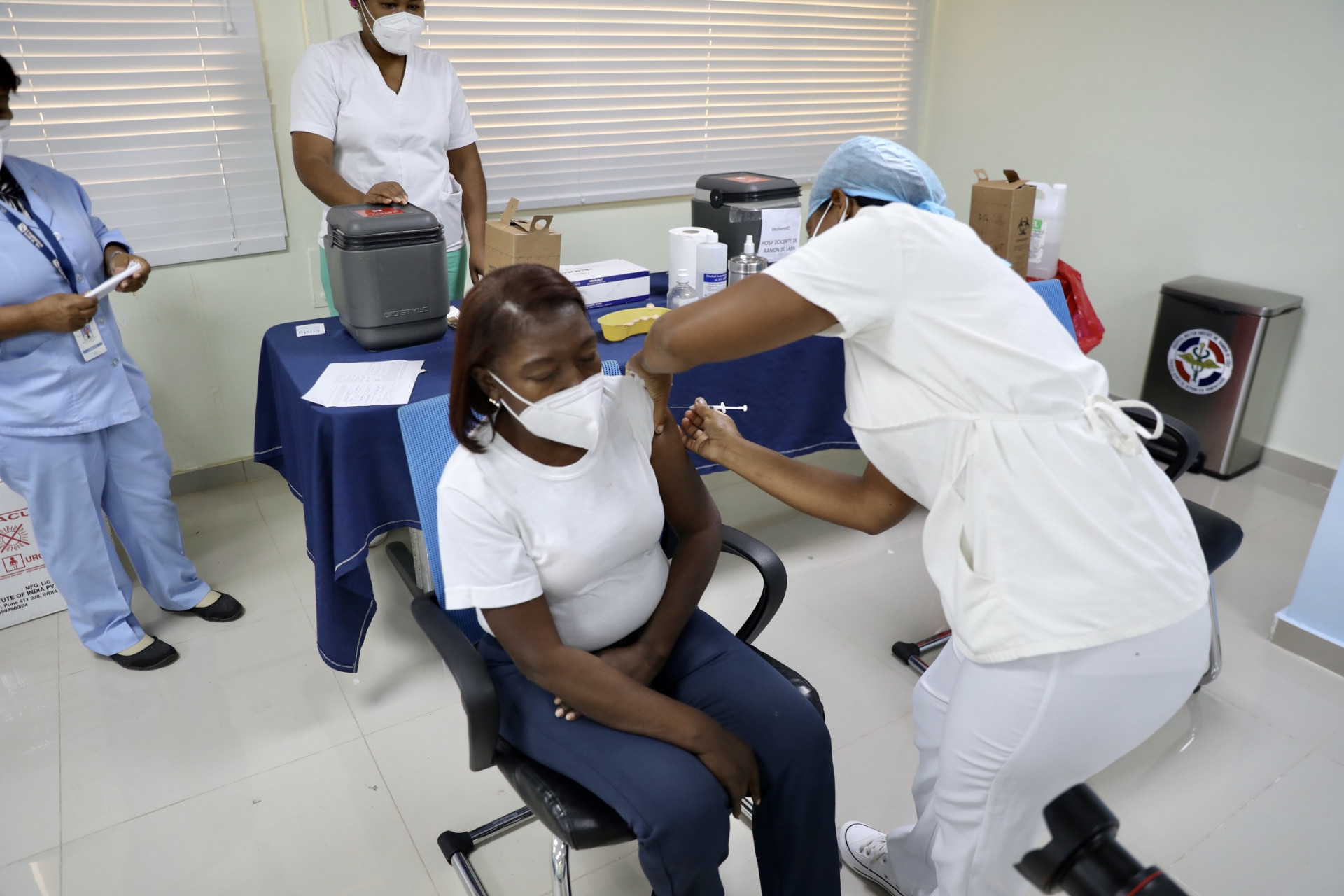 REPÚBLICA DOMINICANA: Gabinete de Salud y MINERD inician vacunación de maestros de inicial y primaria, priorizados en Fase 1C de Vacúnate RD