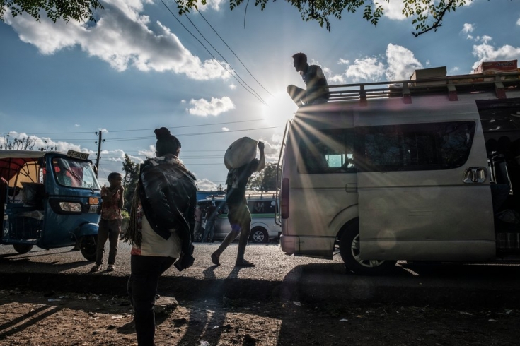 Furgoneta de transporte público en Alamata, Etiopía, 8 de diciembre de 2020