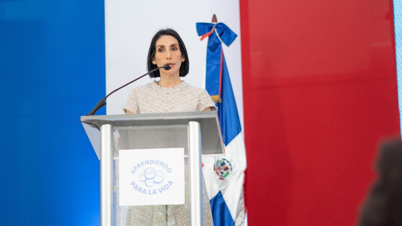 REPÚBLICA DOMINICANA: Primera dama inaugura la iniciativa Aprendiendo para la vida con charla en Santo Domingo Oeste