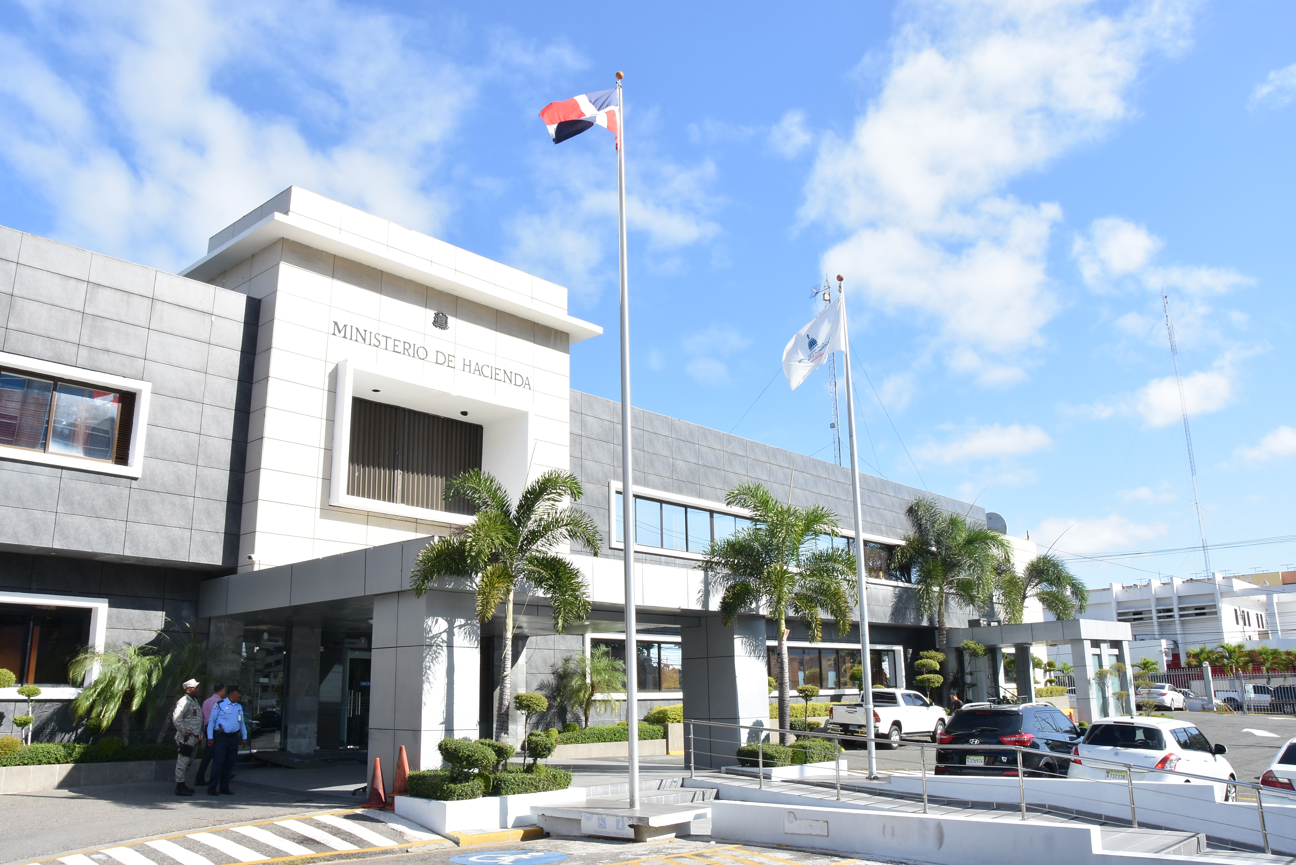 REPÚBLICA DOMINICANA: Fitch Ratings valora acciones del Gobierno para mantener la estabilidad macroeconómica y confirma la calificación crediticia del país