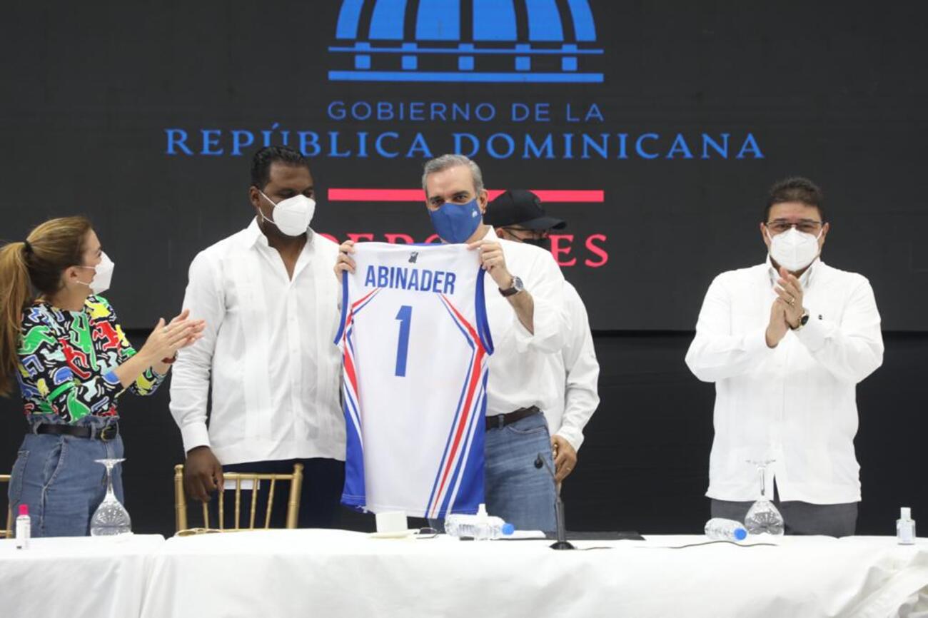 REPÚBLICA DOMINICANA: Presidente Abinader reinaugura el Club Deportivo y Cultural San Lázaro