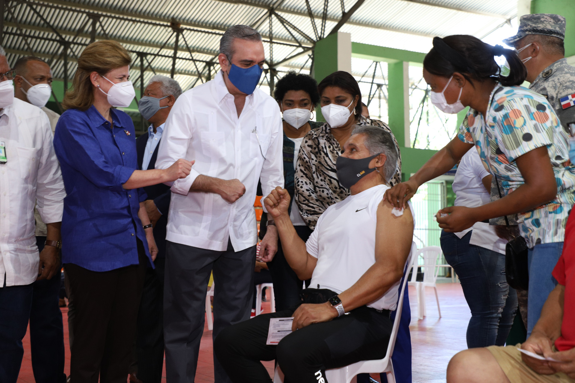 REPÚBLICA DOMINICANA: Presidente Luis Abinader supervisa el progreso del Plan Nacional de Vacunación durante Semana Santa