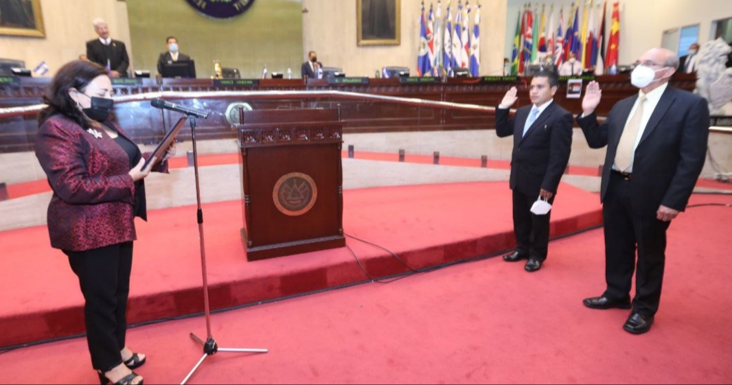 EL SALVADOR: Juramentan a magistrados suplentes de la Corte de Cuentas
