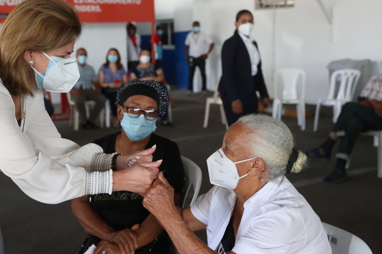REPÚBLICA DOMINICANA: Vicepresidenta Raquel Peña supervisa ejecución del Plan Nacional de Vacunación durante Semana Santa