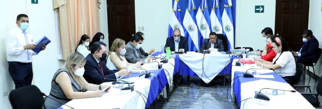 EL SALVADOR: Buscan exonerar impuestos a la introducción al país de medicamentos y ambulancias
