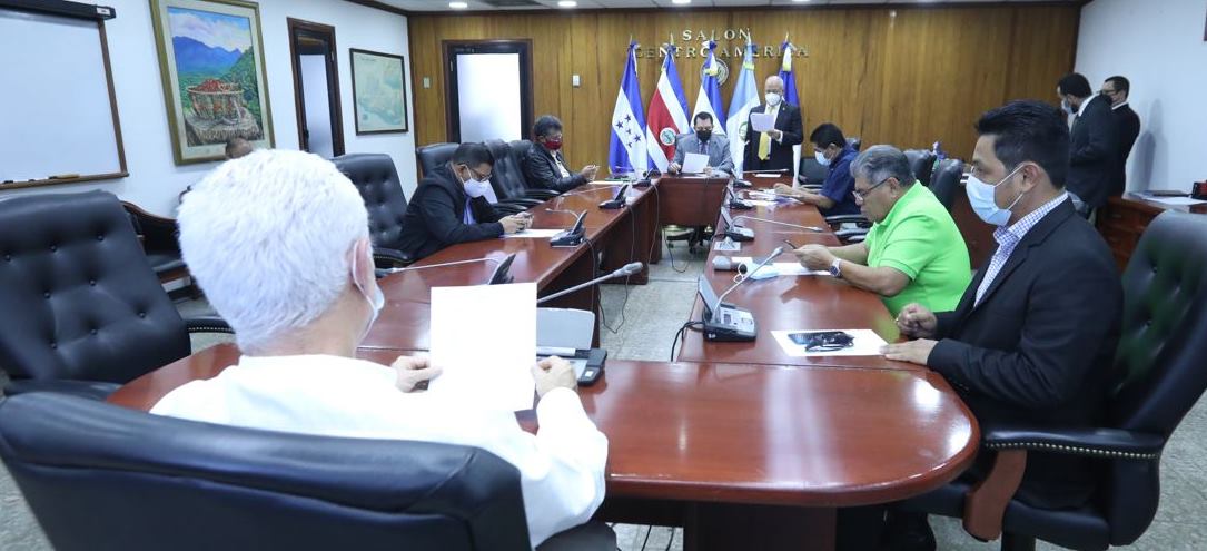 EL SALVADOR: Comisión Política aprueban actas de sesiones de trabajo