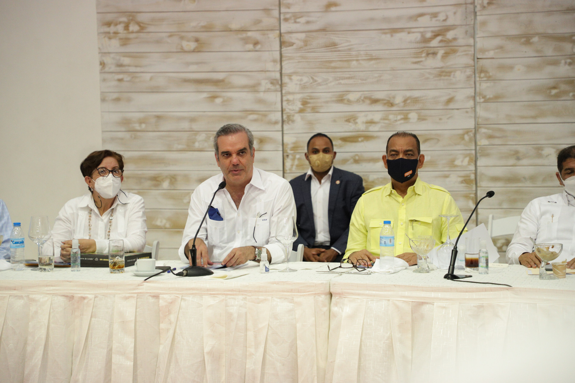 REPÚBLICA DOMINICANA: Presidente Abinader se reúne con 155 juntas de vecinos de Salcedo
