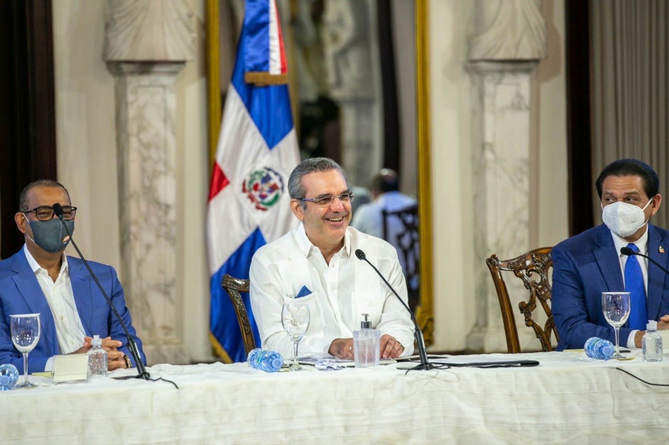 REPÚBLICA DOMINICANA: Presidente Abinader recibe a 290 representantes de juntas vecinos de Monseñor Nouel