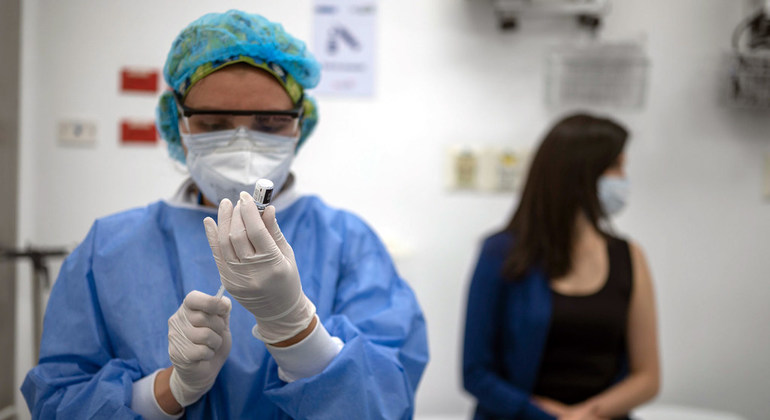 Las unidades de cuidados intensivos del continente americano se llenan de personas jóvenes con coronavirus