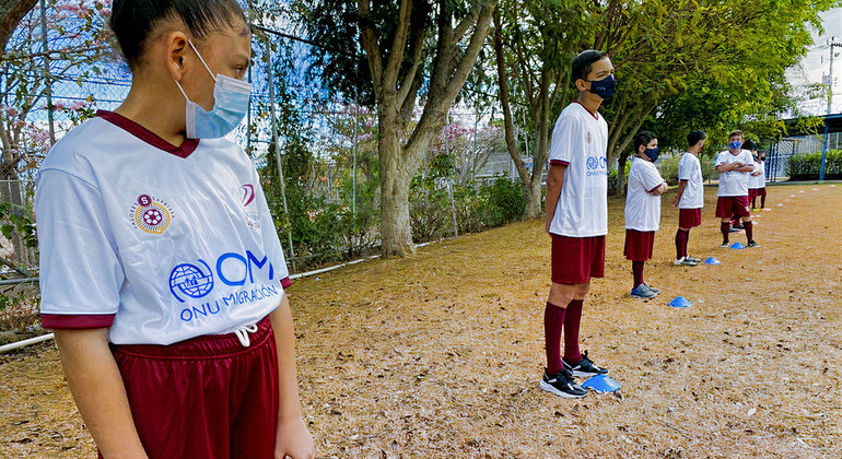 Los niños migrantes juegan al fútbol en Costa Rica: ¡Esta SuperLiga sí que va!
