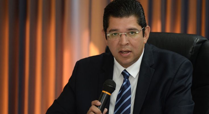 EL SALVADOR: Exsecretario jurídico de Antonio Saca deberá comparecer el viernes ante Comisión legislativa que investiga el pago de sobresueldos