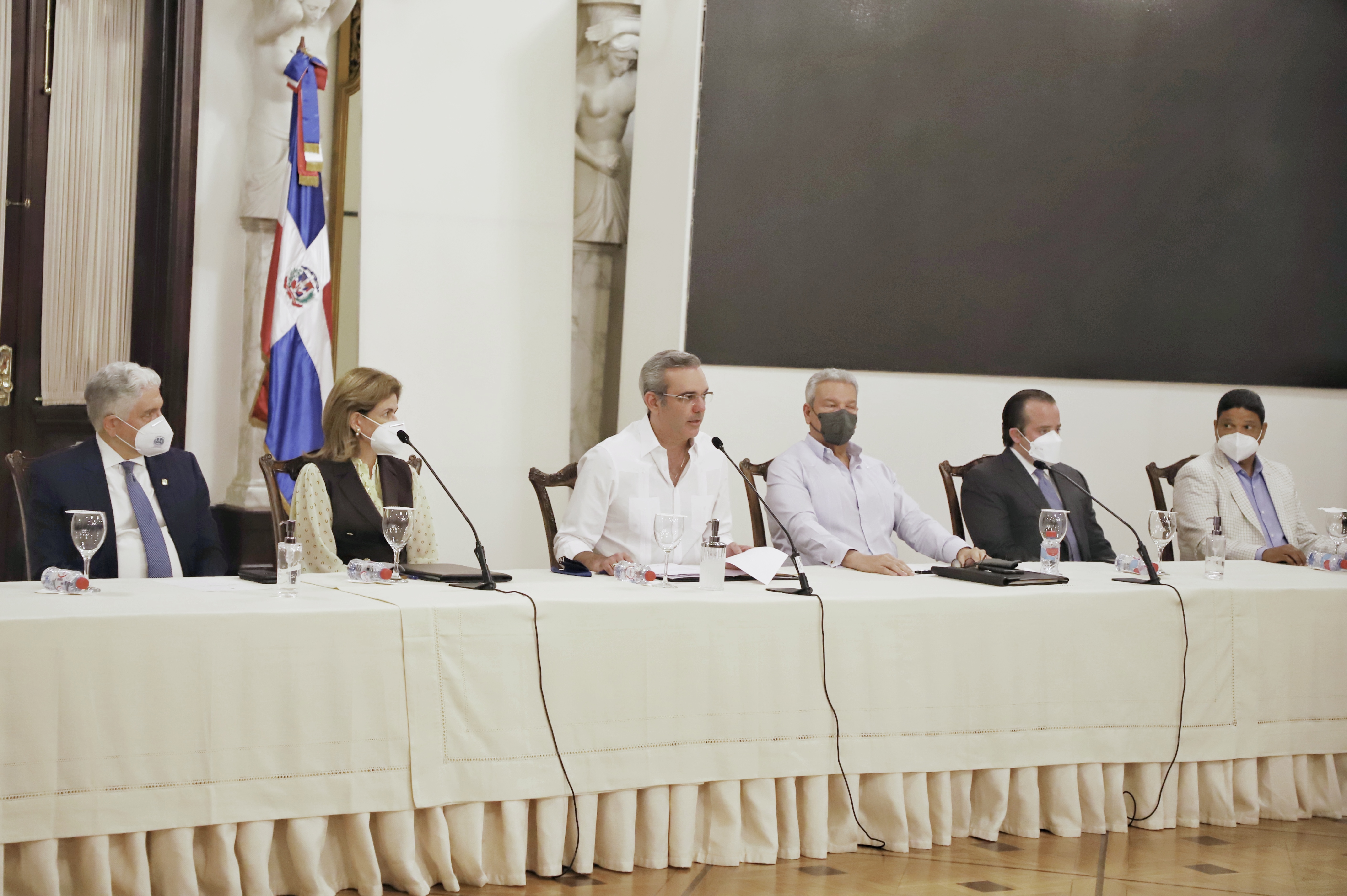 REPÚBLICA DOMINICANA: Presidente Abinader reúne a sus ministros y directores generales