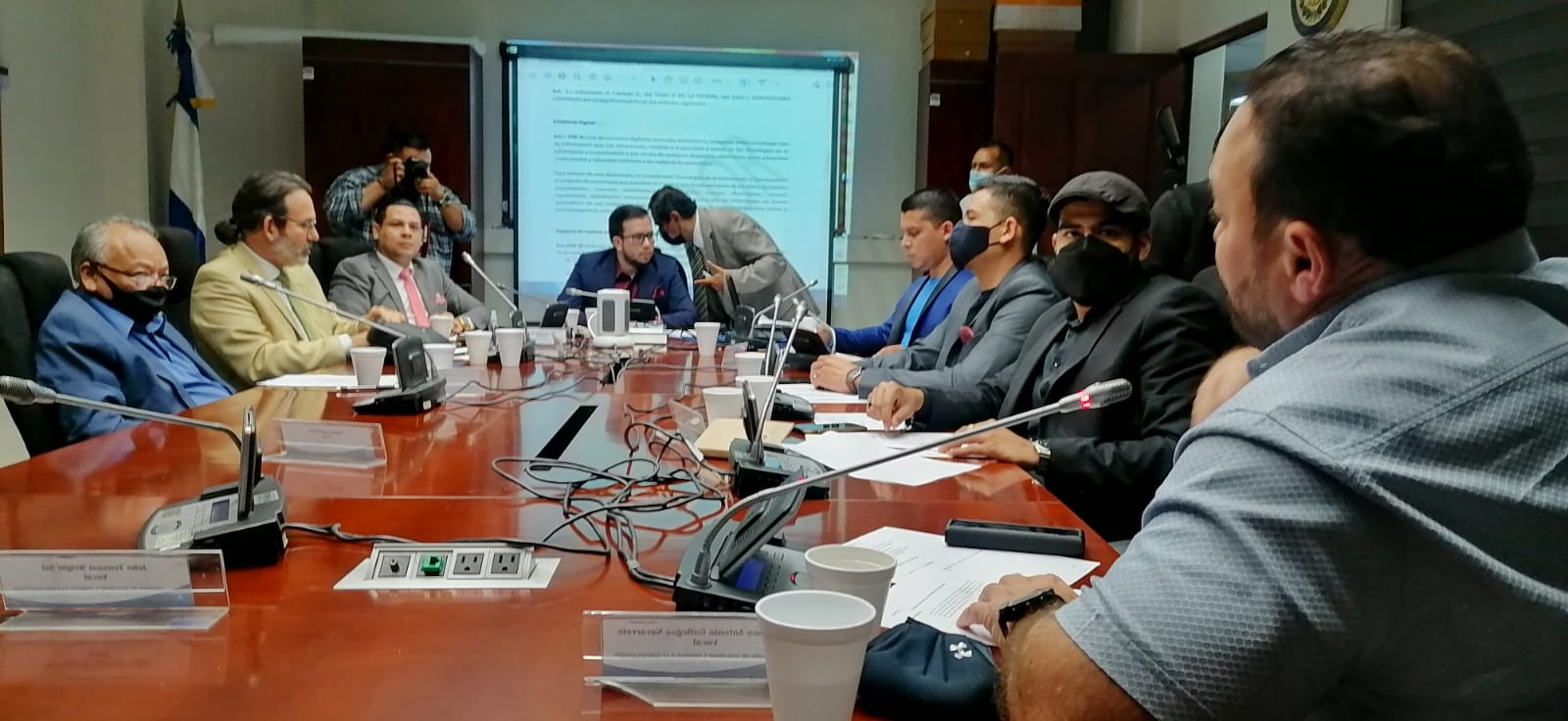 EL SALVADOR: Diputados siguen escuchando a expertos antes de elaborar propuesta para reformar Ley Contra Delitos Informáticos