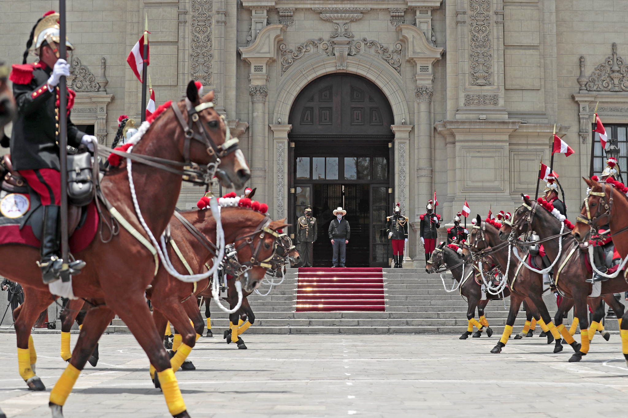 PERÚ: Presidente Pedro Castillo lideró Cambio de Guardia a caballo en Palacio de Gobierno