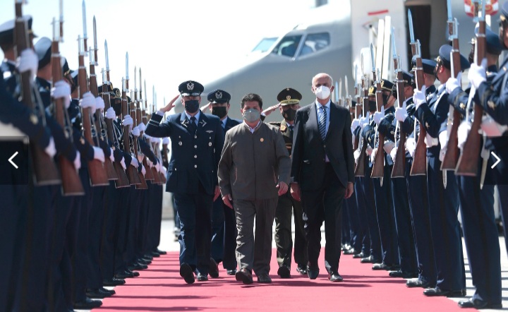 PERÚ: Presidente llega a Chile para participar en ceremonia de toma de mando de Gabriel Boric