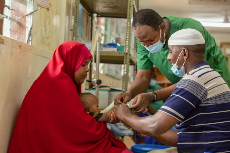 Consulta médica en el hospital de Dagahaley, en Dadaab, Kenia.