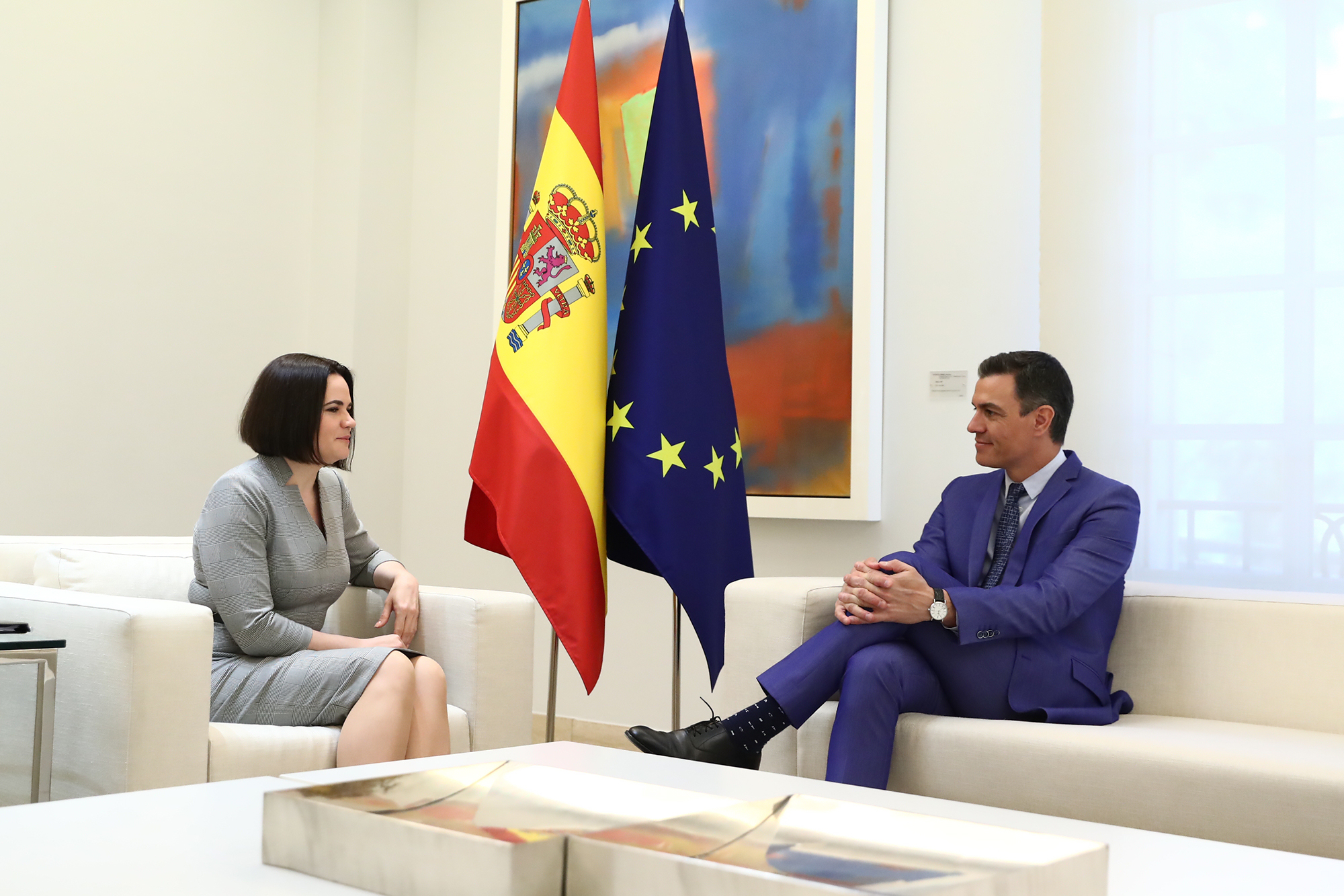 El presidente Pedro Sánchez durante su reunión con Svletana Tijanovskaya