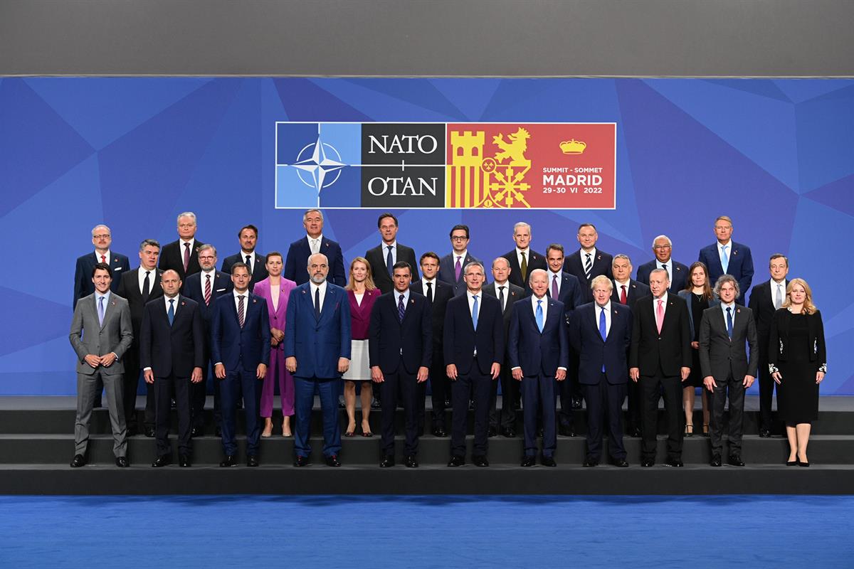 Foto de familia de los jefes de Estado y de Gobierno asistentes a la Cumbre de la OTAN en Madrid