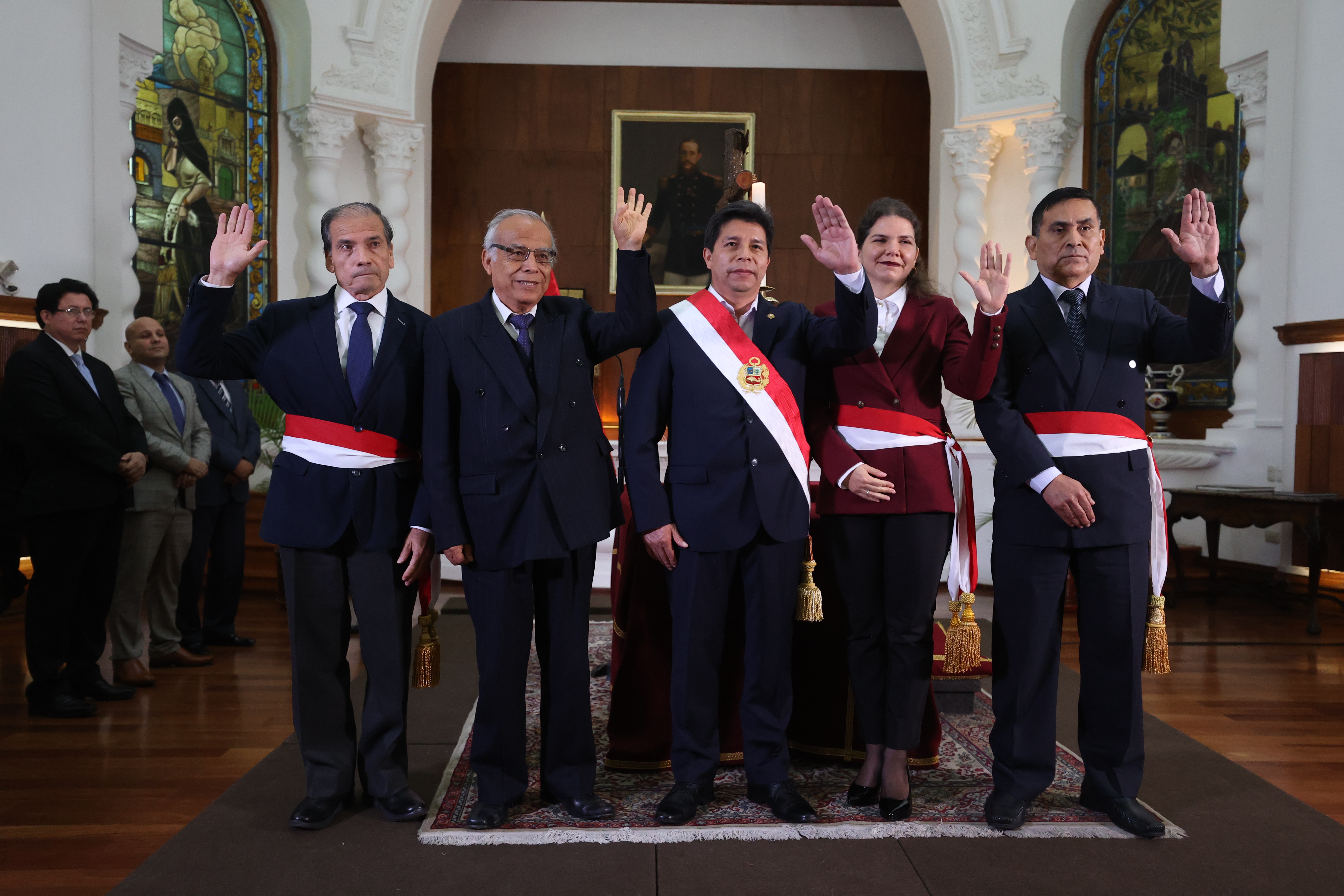 Presidente Pedro Castillo tomó juramento a tres nuevos ministros de Estado