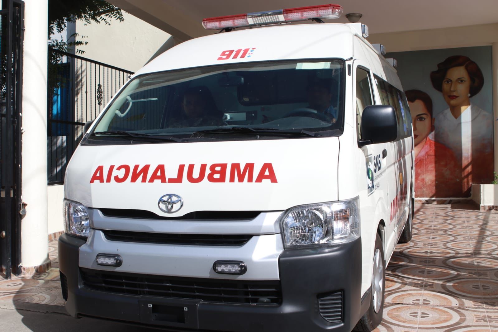REPÚBLICA DOMINICANA: Gobierno entrega moderna ambulancia en Salcedo para apoyar al SNS y Sistema 9-1-1