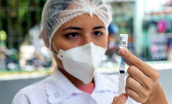Intensifican esfuerzos para llevar vacunas contra COVID-19 a las poblaciones más frágiles de América Latina