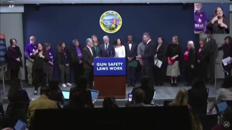 Legisladores de California proponen nueva ley de control de armas tras tiroteos masivos