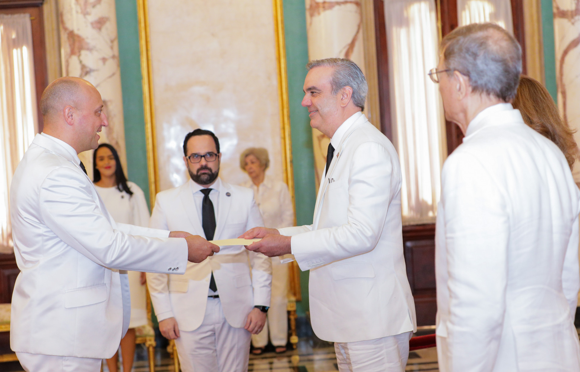 REPÚBLICA DOMINICANA: Presidente Abinader recibe cartas credenciales de siete nuevos embajadores