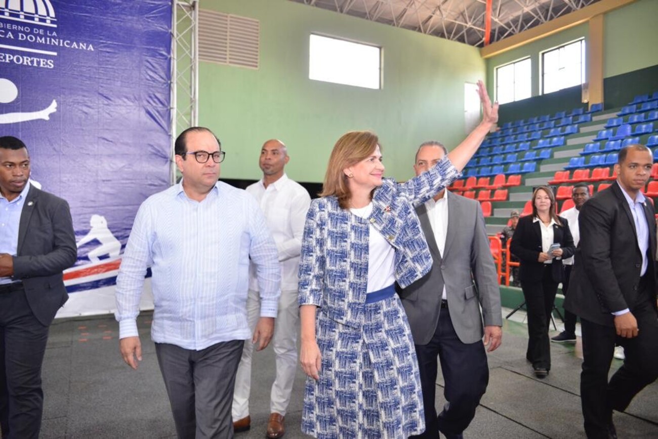 REPÚBLICA DOMINICANA: Vicepresidenta Raquel Peña encabeza entrega remozado polideportivo del Club San Carlos con inversión de RD 12 millones