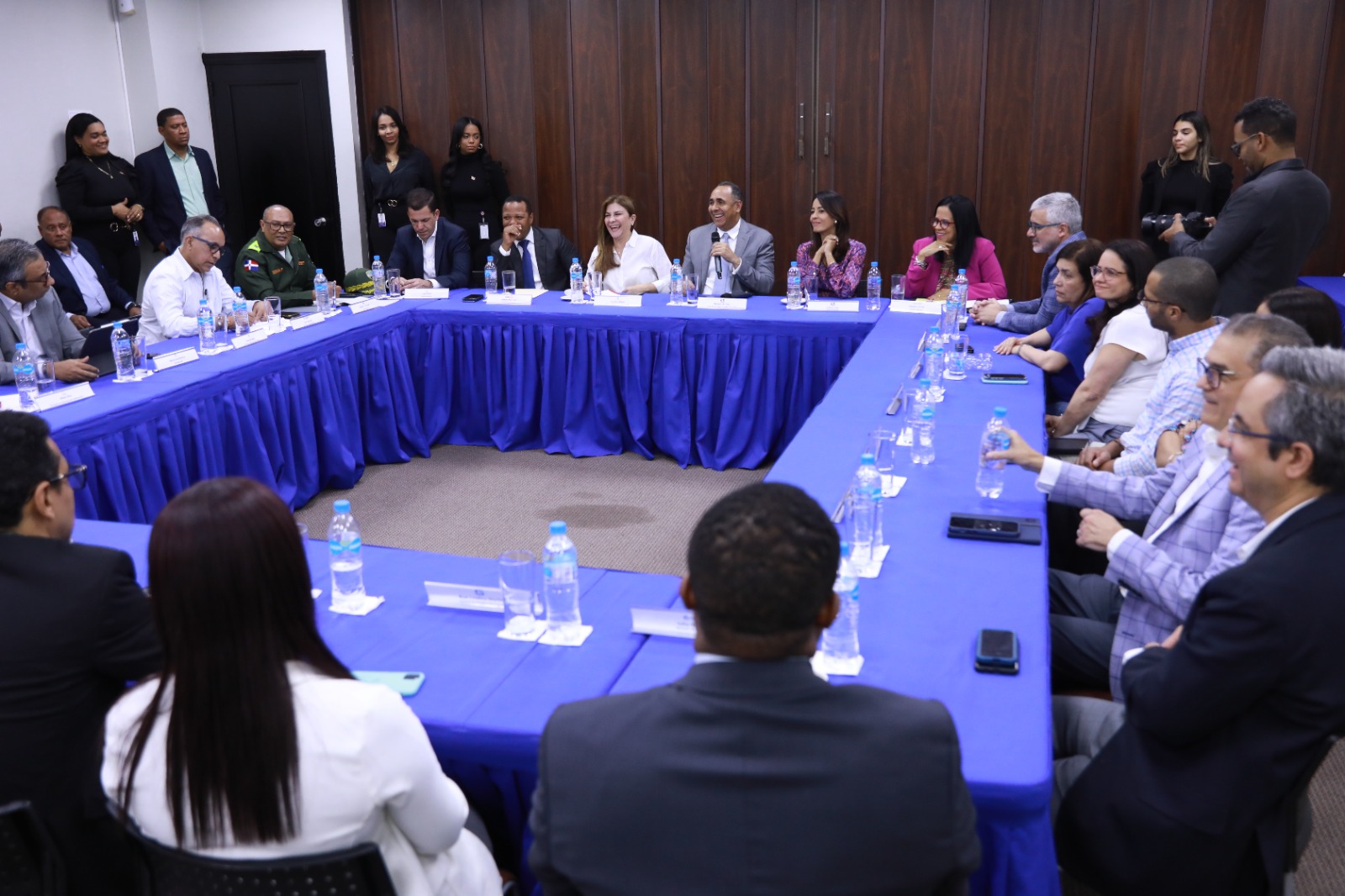 REPÚBLICA DOMINICANA: Gobierno anuncia plan contra contaminación visual con retiro de cableado en desuso en la ciudad de Santo Domingo