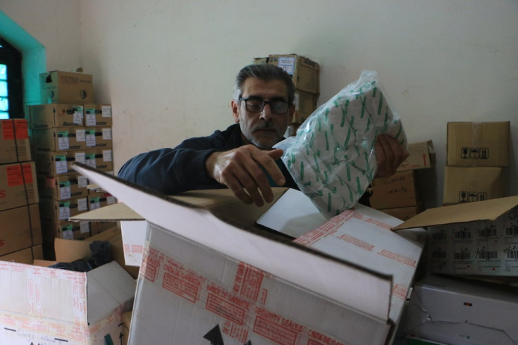 El doctor Samih Kaddour en el hospital de Agrabat, el 11 de febrero de 2023. Nuestros equipos hicieron donaciones a su hospital  y a otros tras los terremotos.