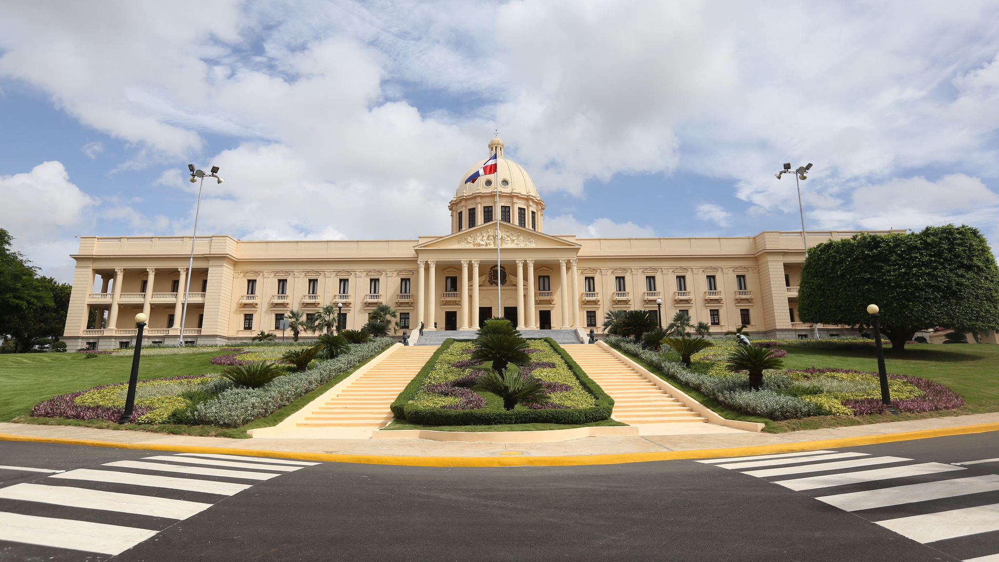 REPÚBLICA DOMINICANA: Poder Ejecutivo emite Decretos 68-23 y 67-23 que disponen el ascenso y retiro de varios oficiales